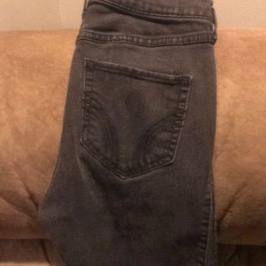 5R black hollister jeans